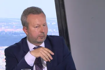 Česko je v hluboké politické krizi, myslí si Fiala s Bartošem. Brabec to odmítá