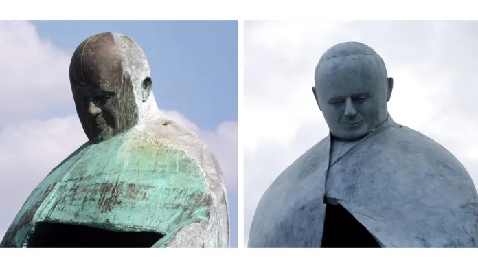 Původní a upravená podoba sochy Jana Pavla II.