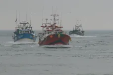 Francie zadržela loď britských rybářů. Londýn slibuje odvetu