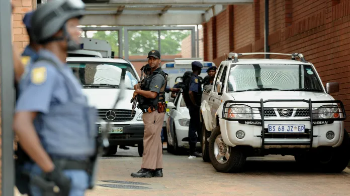 Přísná bezpečnostní opatření v soudní budově v Johannesburgu