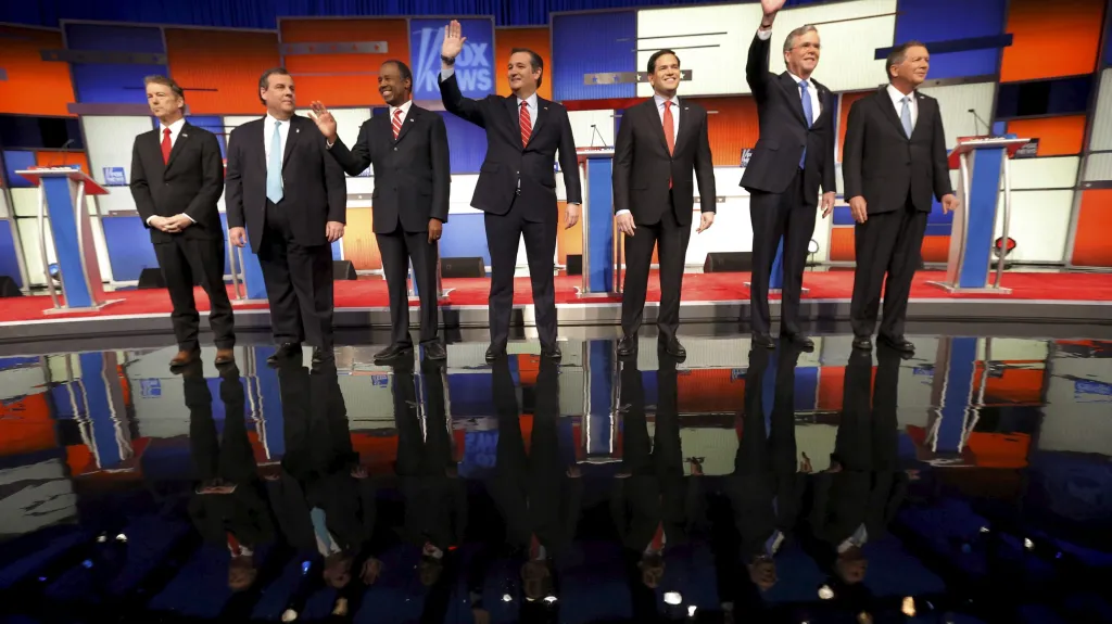Republikánští kandidáti v poslední televizní debatě před primárkami