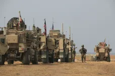 Ruští vojáci zablokovali americký konvoj v Sýrii. Pohyboval se po nedohodnuté trase, zdůvodňují