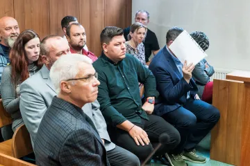 Dva obžalovaní v kauze podvodů u řidičských zkoušek na Děčínsku přiznali vinu