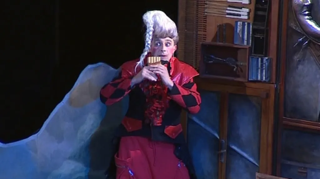 Prince Tamina doprovází komický ptáčník Papageno