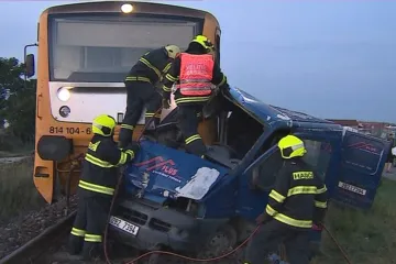 Rizikový přejezd ve Strážnici bude bezpečnější. Správci železnic tam instalují závory
