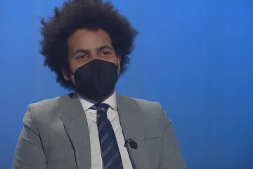 Uzávěra okresů měla po třech týdnech skončit. Chce-li vláda kompromis, ať zavře hranice krajů, říká Feri