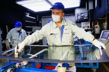 Prodej aut v Číně v únoru klesl o rekordních 79 procent 