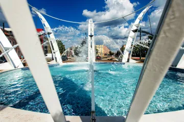 Pompézní křižovatka se Hradci Králové prodražila. Stála 128 milionů