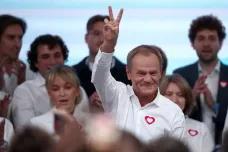 Odhady polských voleb: Vítězem je PiS, na většinu ale dosáhne Tusk