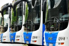 Kvůli nemocnosti i nedostatku řidičů nevyjely v Plzeňském kraji desítky autobusových spojů