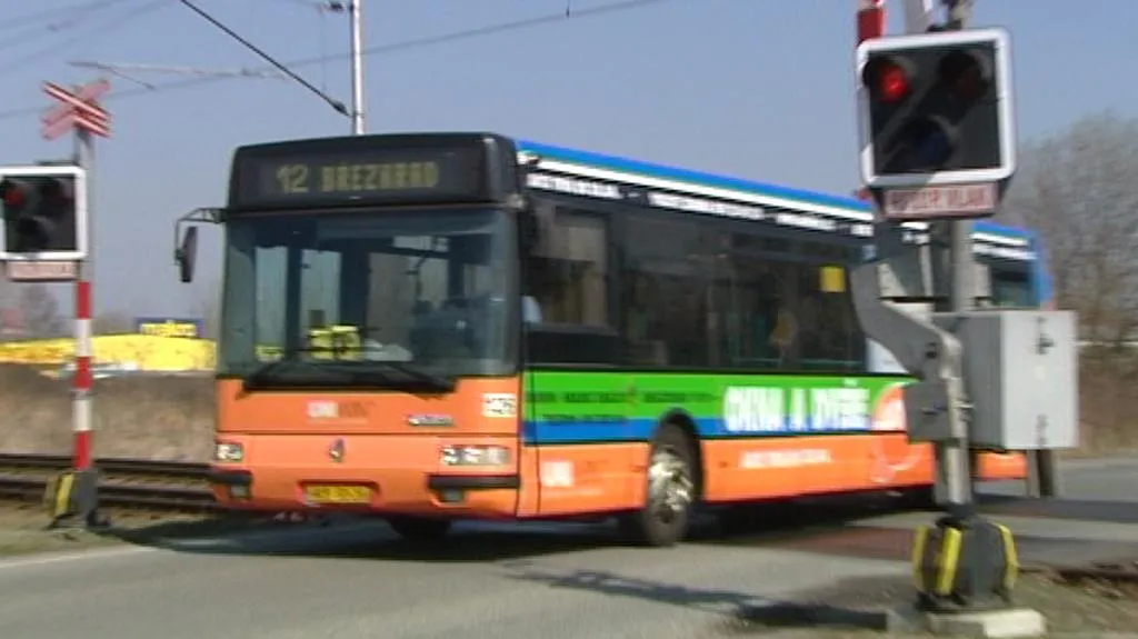 Autobus na přejezdu