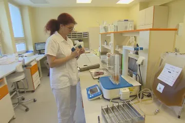 Zlínská nemocnice hledá zdroj nákazy salmonelou. Předběžné testy nemoc v jídle neobjevily