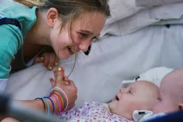 Recenze: Když děti chtějí rodinu. Film Pátá loď pluje do přístavu naděje