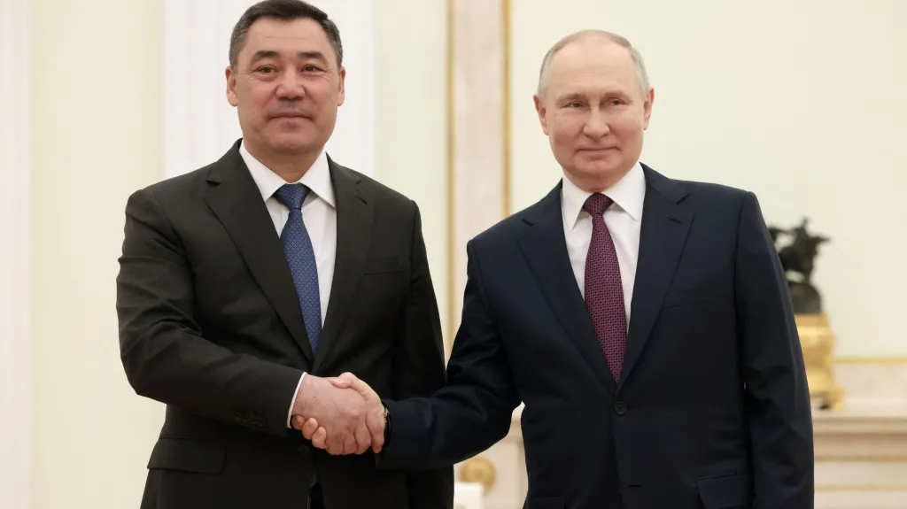 Kyrgyzský prezident Sadyr Žaparov a ruský vládce Vladimir Putin