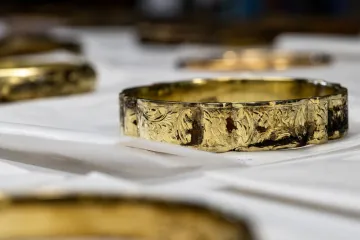 Pět kilogramů ryzího zlata. Zakopaný poklad našli turisté