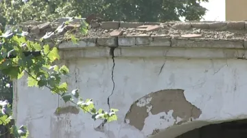 Památkově chráněný dům ve Strachoticích se rozpadá