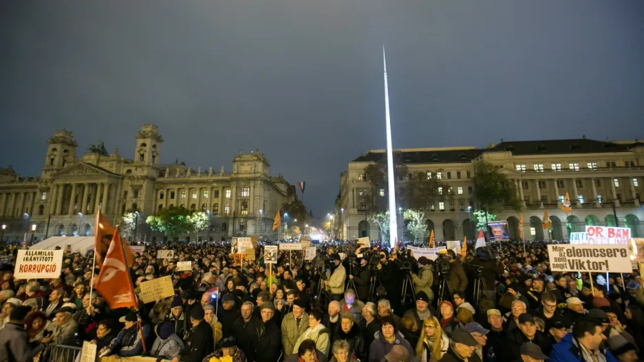 Protesty v Budapešti proti Orbánově politice