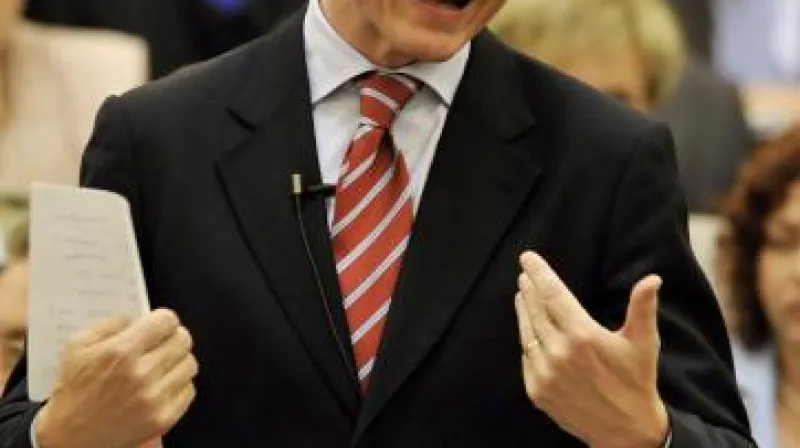 Maďarský premiér Ferenc Gyurcsány neprosadil nápad, aby parlament hlasoval o svém rozpuštění.