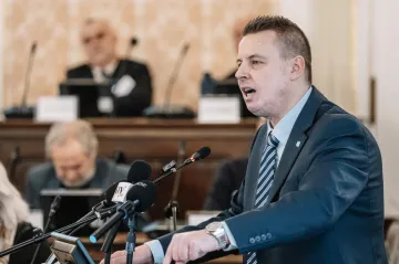 Koaliční poslanci chystají zákon o registraci subjektů se zahraničními vazbami