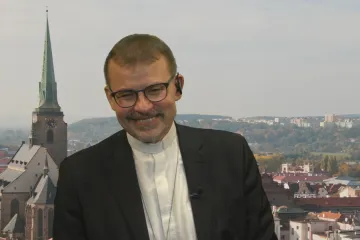 Papež se svou bezprostředností dokázal nesmírně přiblížit lidem, míní biskup