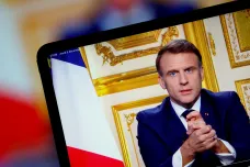 Macron po pádu vlády dokončí svůj mandát, slíbil brzy jmenovat nového premiéra