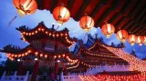 Tradiční čínské lucerny při oslavách nového roku v Kuala Lumpuru, Malajsie.