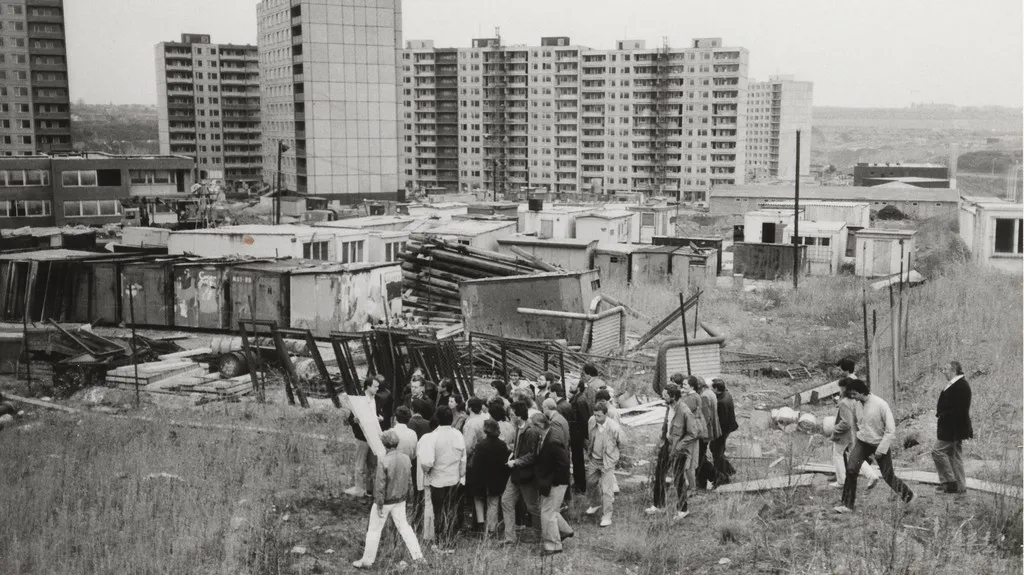 Exkurze architektů a projektantů na rozestavěné sídliště Lužiny (1983)