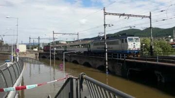 Povodňový pendl z ústeckého hlavního nádraží míří na západní nádraží