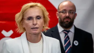 Předsedkyně KSČM a europoslankyně Kateřina Konečná a předseda hnutí Stačilo! Daniel Sterzik