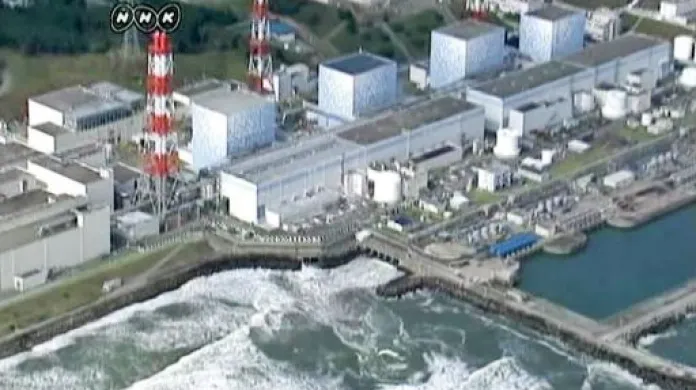 Technici ve Fukušimě se pokoušejí odčerpávat zamořenou vodu