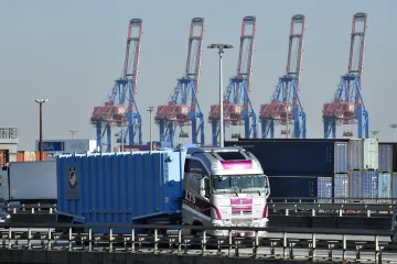 Německá ekonomika kvůli pandemii padla o pět procent. Rozpočet je poprvé za deset let ve schodku