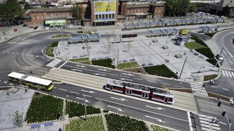 Terminál MHD před olomouckým hlavním nádražím