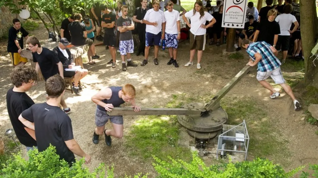 Táborští studenti při pokusu o rekord