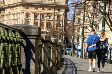 Soud řeší žaloby na omezení setkávání lidí, odborníci kritizují nejasnost opatření
