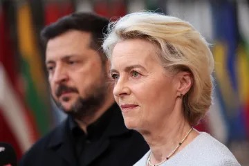 Šéfka EK oznámila převod prvních tří miliard eur Kyjevu z unijní půjčky