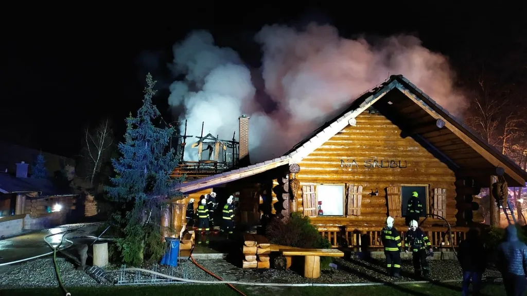 Požár hospody v Osvětimanech, kterou vlastní firma Vratislava Mynáře