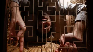 Aby nástrahám hry unikli, musí řešit různé rébusy