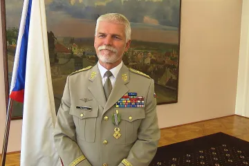 Generál Petr Pavel dostal Kříž obrany státu. Je to voják srdcem, duší, chválila ho Šlechtová