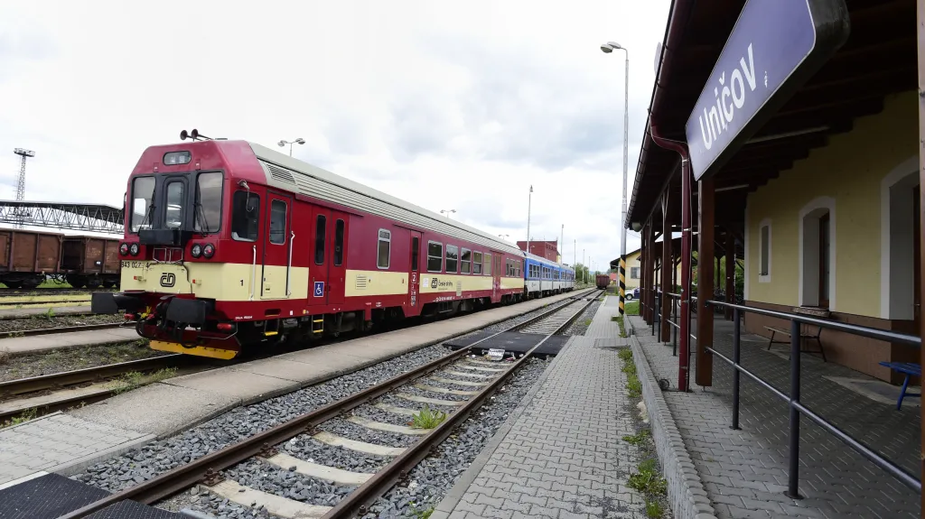 Motorový vlak na nádraží v Uničově