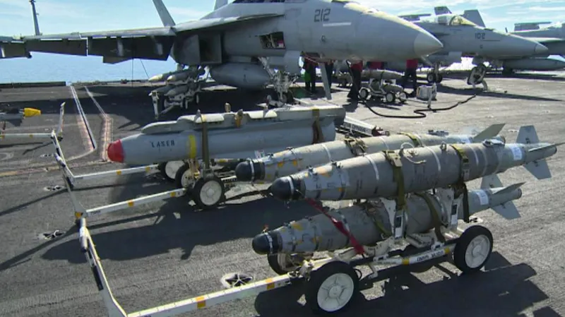 Výzbroj pro letouny na lodi Harry S. Truman