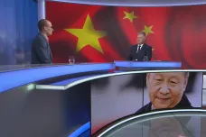 Číně vyhovuje, že je Rusko nuceno hledat u ní partnerství, míní politolog Karmazin 