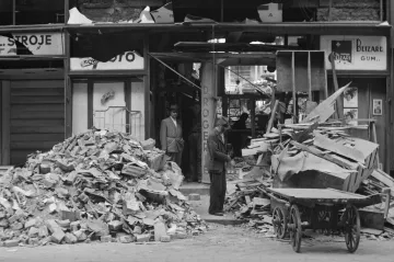 Průmysl přežil, stovky lidí zemřely. Bombardování Ostravy připomíná nová pamětní deska