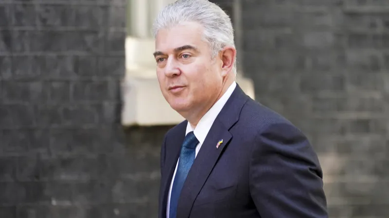 Také ministr pro záležitosti Severního Irska Brandon Lewis rezignoval