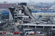 Dron zachytil okamžik zřícení stadionu v ruském Petrohradu. Zemřel jeden člověk