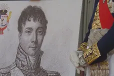 Napoleonský generál Charles Gudin je zpět ve Francii. Letadlo přivezlo jeho ostatky ze Smolenska