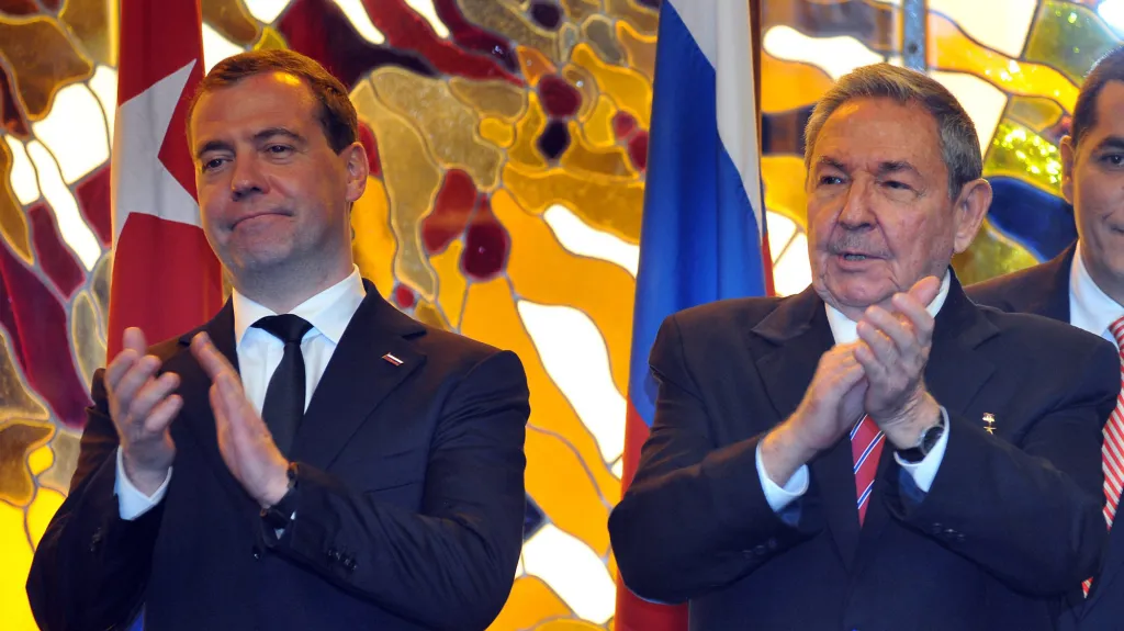 Dmitrij Medvěděv a Raúl Castro