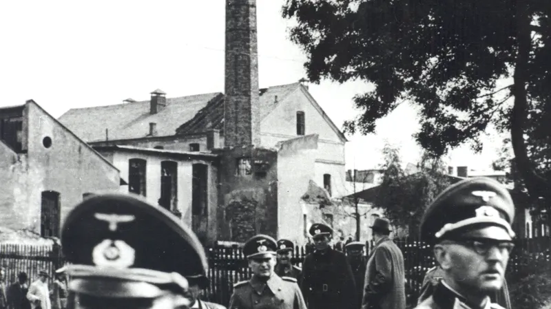Němci po boji v kasárnách