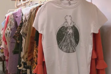 Když kus svršku pomáhá. Na La Palmě prodávají charitativní trička