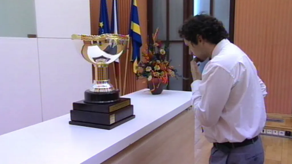 Pohár byl na radnici vystaven hodinu