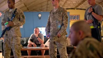Američtí vojáci v Afghánistánu sledují projev Baracka Obamy